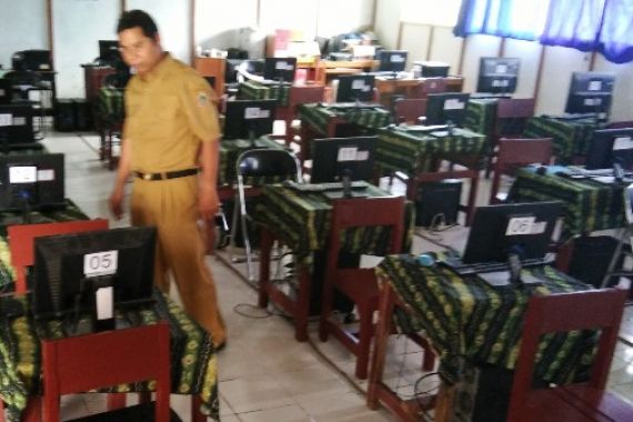 Ya Ampun, 33 Komputer Dijarah Beberapa Jam Jelang UNBK - JPNN.COM
