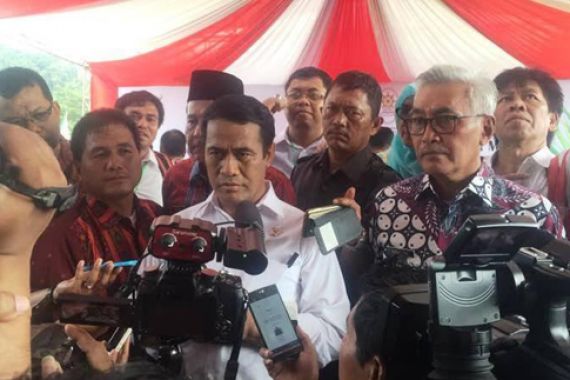 Mentan Serahkan Dana Rp 177,16 Miliar untuk Petani Gorontalo - JPNN.COM