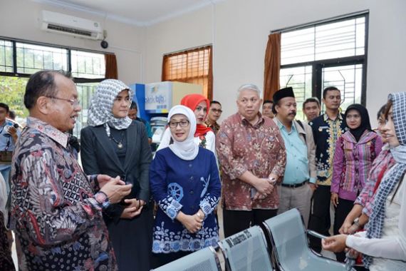 Komisi IX DPR Harapkan PTSP Indramayu Harus Lebih Baik - JPNN.COM