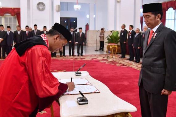 Saldi Isra Akui Dekat dengan Presiden Jokowi, Tapi... - JPNN.COM