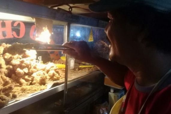 Jualan Ayam Goreng di Pinggir Jalan, Omzet Rp 39 Juta - JPNN.COM