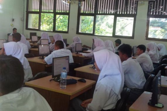 Kemendikbud Klaim UNBK SMK Lancar - JPNN.COM