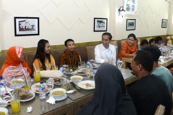 Makan Siang Bareng Jokowi, Perut Kenyang dan Pulang Bawa Uang - JPNN.COM