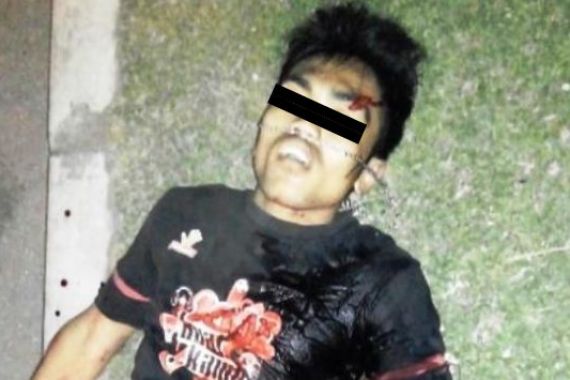 Mayat Pria Berlumuran Darah Sengaja Dibuang di Depan Rumah Sakit - JPNN.COM