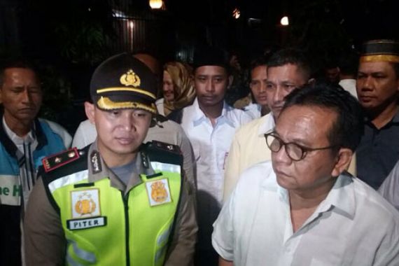 TNI-Polri Berjaga di Sekitar Posko Relawan Anies-Sandi, Ada Apa? - JPNN.COM