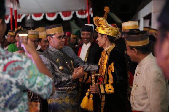 Gelar Kerajaan untuk Wako Makassar karena Bawa Sombere Mendunia - JPNN.COM