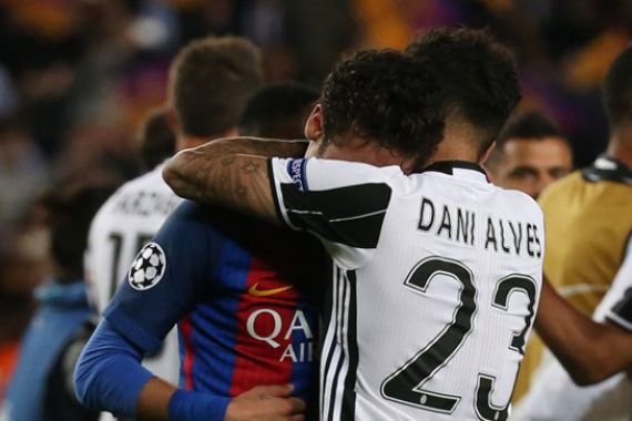 Momen Mengharukan saat Neymar Menangis di Pelukan Alves - JPNN.COM