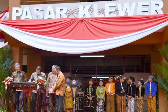 Jokowi: Pasar Klewer Tak Boleh Kalah dengan Mal - JPNN.COM