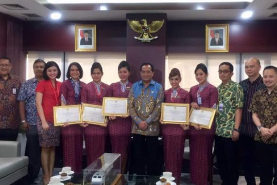Aksi Heroik Pramugari Lion Air Bantu Persalinan Diapresiasi Menteri - JPNN.COM
