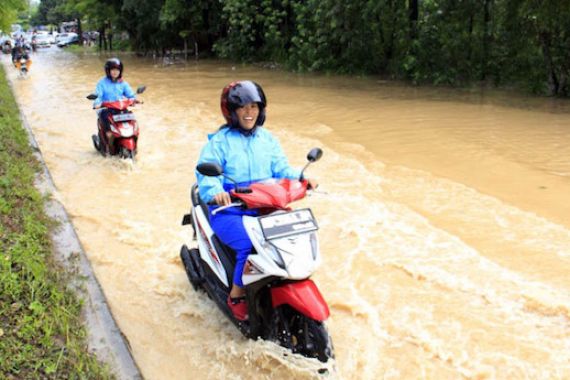 Oalah, Hujan Dua Jam Saja Sudah Bikin Pemukiman Banjir - JPNN.COM