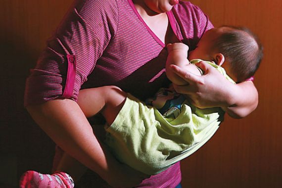 Menyusui Bayi Mengurangi Risiko Eksim Saat Remaja? - JPNN.COM