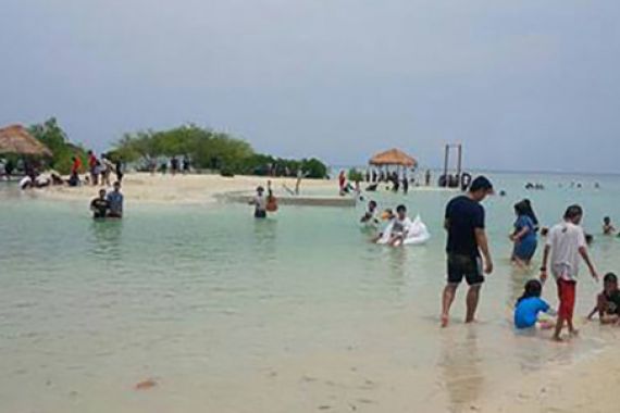 Pantai Pasir Perawan, Wisata Laut Murah Meriah di Perairan Jakarta - JPNN.COM
