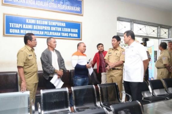 Layani Rakyat, ASN Diminta seperti Pegawai Bank, Selalu Senyum - JPNN.COM