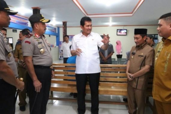 Kepala Dinas Tidak Serius, Ganti Saja - JPNN.COM