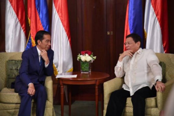 Jokowi Minta Presiden Duterte Selamatkan WNI yang Disandera Abu Sayyaf - JPNN.COM