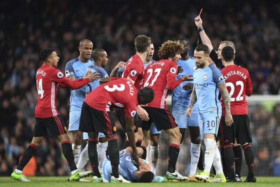 Fellaini Kena Kartu Merah, Mourinho Sindir Aguero - JPNN.COM