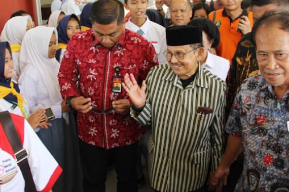 BJ Habibie: Batam Ujung Tombak Pembangunan Indonesia - JPNN.COM