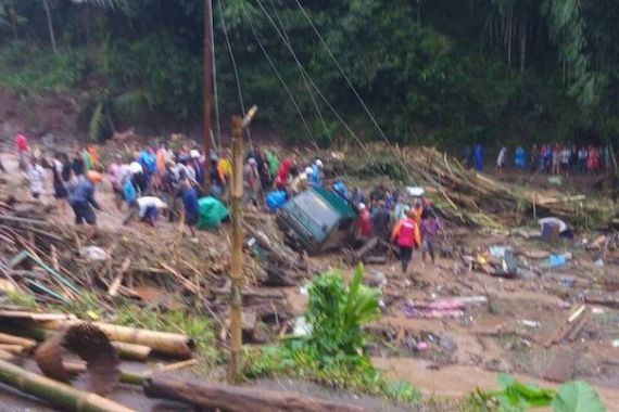 Sudah 10 Korban Jiwa Banjir Bandang Dievakuasi, 2 Masih Hilang - JPNN.COM