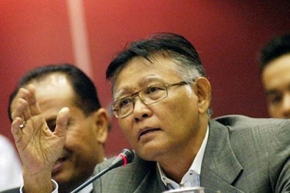 Prof Romli Nilai Tiga Pimpinan KPK Ini Sudah Tidak Layak - JPNN.COM