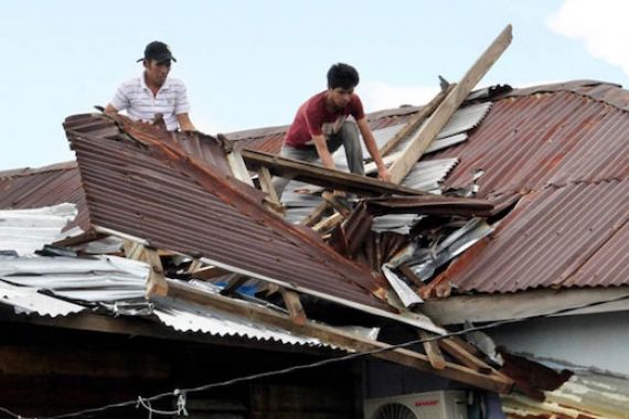 Diterjang Angin Puting Beliung, 20 Rumah Rusak di Batam - JPNN.COM