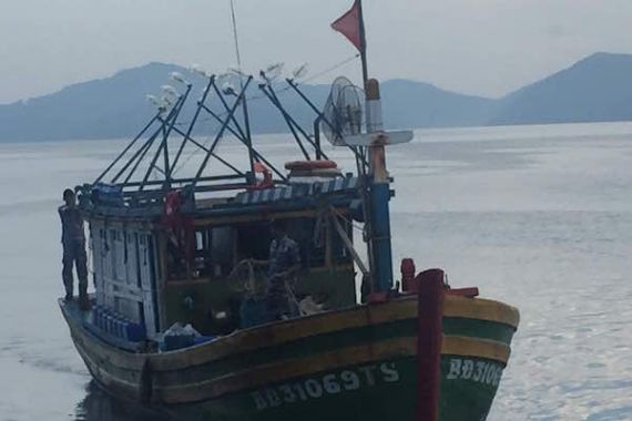 Guspurla Koarmabar Tangkap 2 Kapal Vietnam Di Laut Natuna - JPNN.COM