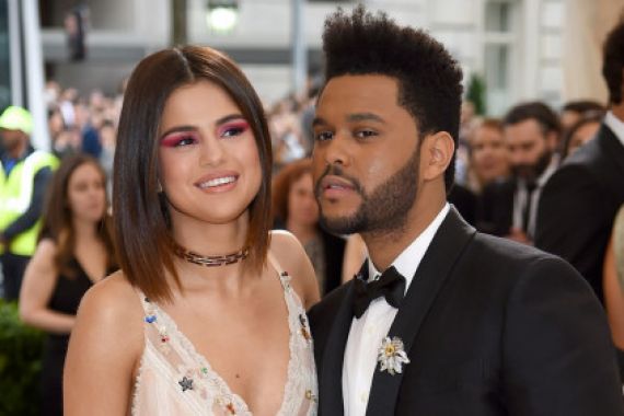 Selena dan The Weeknd Pamer Kemesraan, Eeh Ada Ibu Mantan - JPNN.COM
