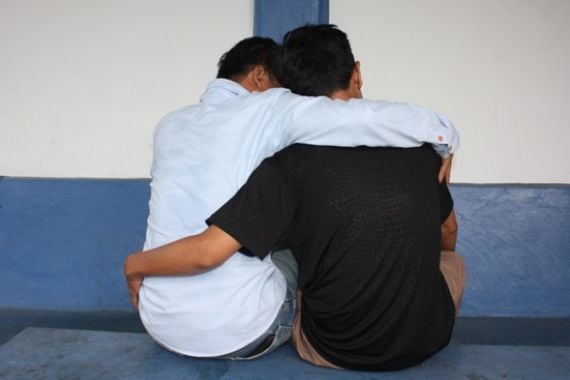 Dua Pria Diduga Gay Tepergok Berbuat Terlarang di Musala - JPNN.COM
