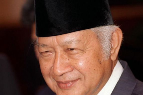 Gelar Pahlawan 2018, Soeharto dan Gus Dur Tak Diusulkan - JPNN.COM