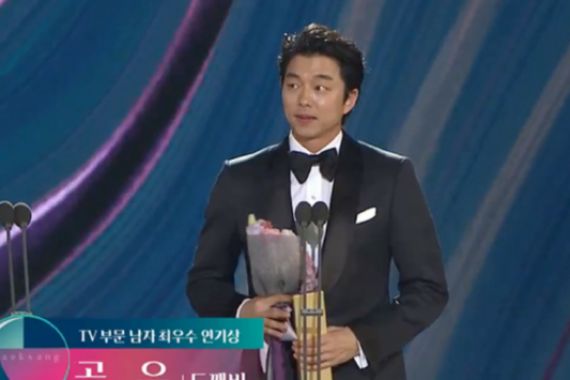 Gong Yoo Aktor Terbaik Baeksang Art Award 2017 - JPNN.COM