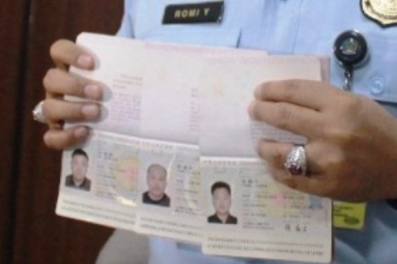 Imigrasi Amankan Tiga WN India dan Malaysia - JPNN.COM