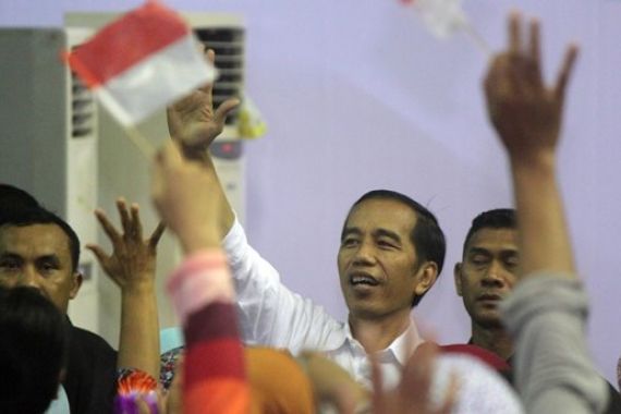 Jokowi Bahagia Hadiri Penas Petani dan Nelayan - JPNN.COM