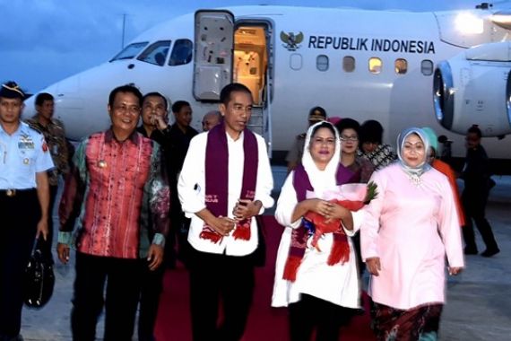 Presiden Jokowi Hadiri Ritual Adat Suku Bugis - JPNN.COM