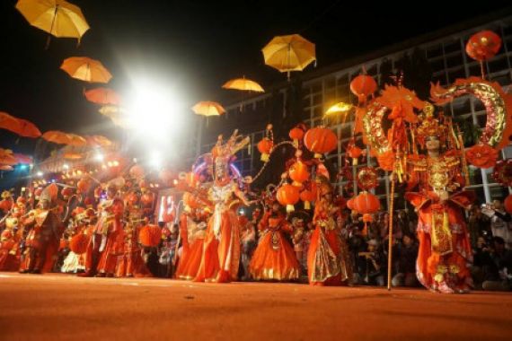 Lima Negara Hebohkan Semarang Night Carnival 2017 - JPNN.COM