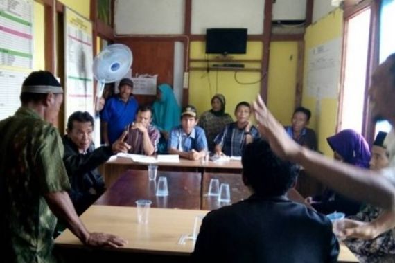 Sidang Adat Pasangan Selingkuh Sempat Tegang - JPNN.COM