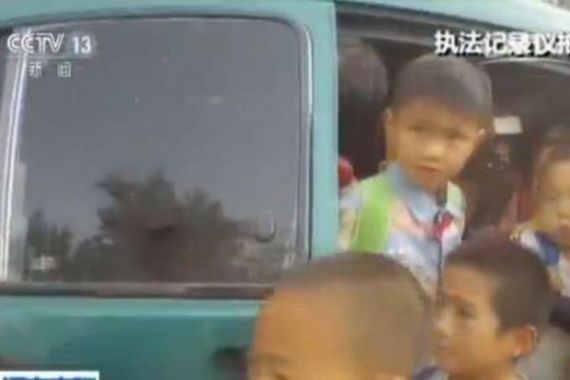 Alamakkkk! Mobil Tujuh Kursi Diisi Penumpang 38 Anak TK - JPNN.COM