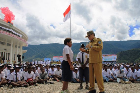 Miris...30 Persen Siswa Papua Belum Bisa Baca - JPNN.COM