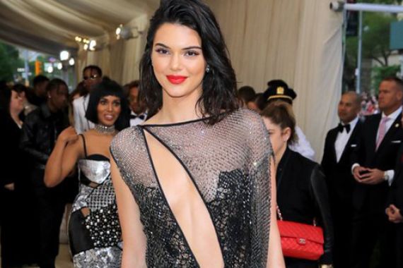 Kendall Jenner dengan Dress Supertipis yang Memesona - JPNN.COM