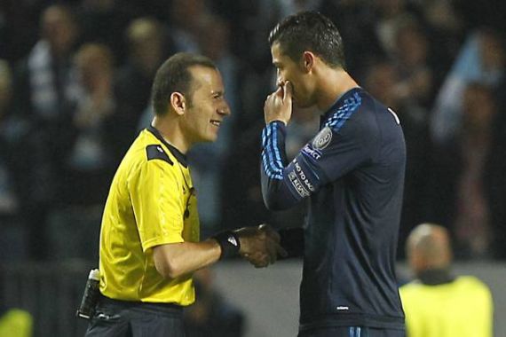 Cuneyt Cakir, Wasit Asal Turki Itu Lebih Hoki Buat Real Madrid - JPNN.COM