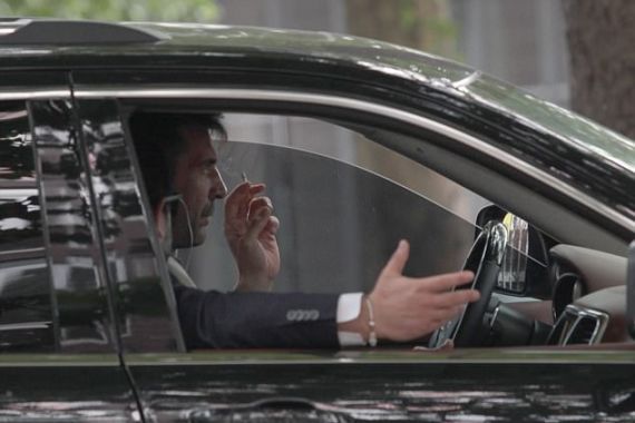 Lolos ke Final Liga Champions, Buffon Enjoy dengan Sebatang Rokok - JPNN.COM