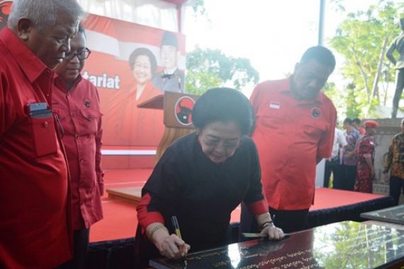 Megawati: Ganti Boleh, tapi Siapa Orangnya? - JPNN.COM