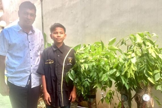 Kisah Naufal, Bocah Aceh Penemu Energi Listrik dari Pohon Kedondong - JPNN.COM