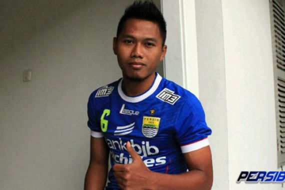 Persib Bandung Tak Perpanjang Kontrak Tony Sucipto - JPNN.COM