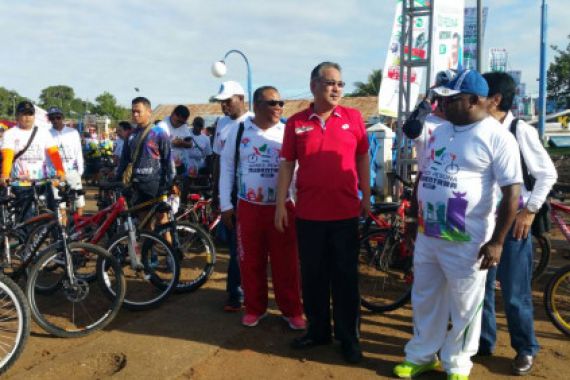 Ribuan Peserta Gowes Pesona Nusantara Padati Lapangan Mandala Merauke - JPNN.COM