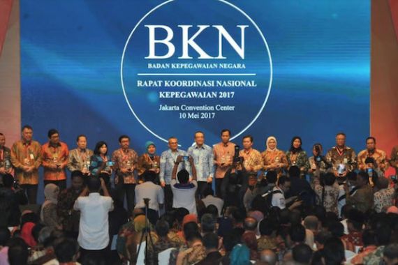 Kemenko PMK Raih Penghargaan Pengelola Kepegawaian Terbaik dari BKN - JPNN.COM