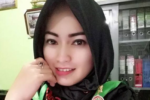 Ibu Dosen Cantik yang Masih Sendiri, Produktif Menulis Buku - JPNN.COM