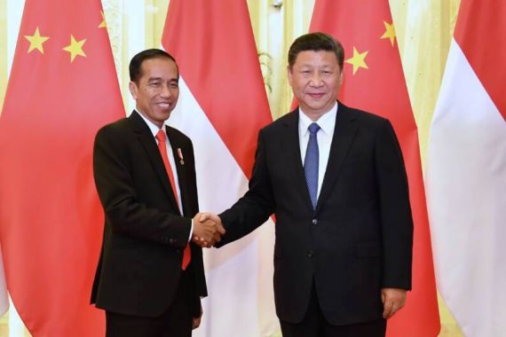 Malam-malam Jokowi Hubungi Presiden Xi Jinping, Sampaikan Terima Kasih - JPNN.COM