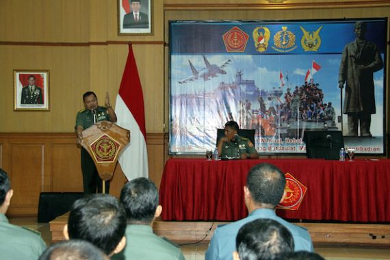 Personel Puspen TNI Ikut Penyuluhan Hukum - JPNN.COM