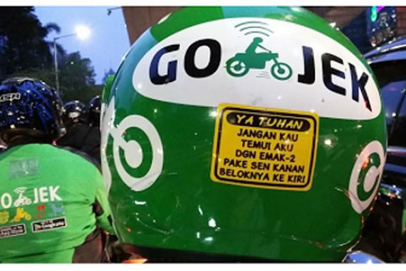 4 Stiker di Helm Ojek Online Ini Jleb dan Eaaa Banget - JPNN.COM