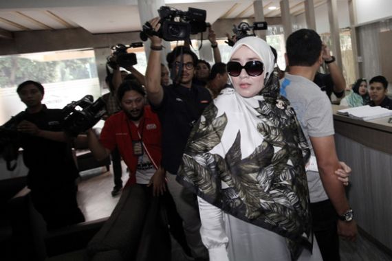 Ada Kasus Si Cantik Firza di Balik Perseteruan Prof Yusril Vs Habib Rizieq? - JPNN.COM