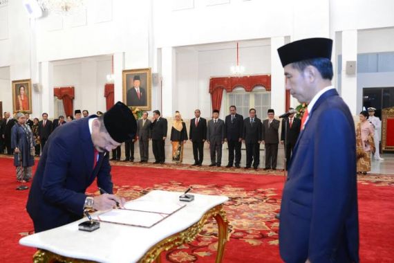Jokowi Lantik Enam Dubes RI untuk Negara Sahabat, Inilah Mereka - JPNN.COM